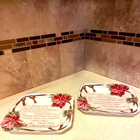Set of 2 square salad plates Yuletide Celebration. - Picture 1 of 4